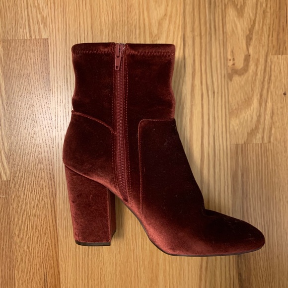 Red Velvet booties - Picture 3 of 8